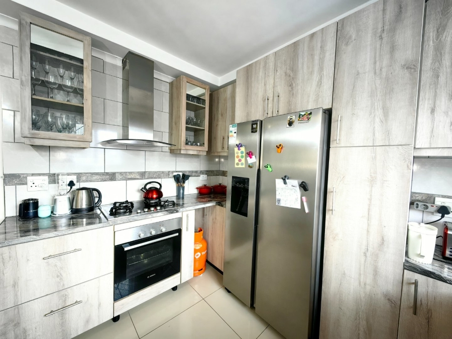 To Let 2 Bedroom Property for Rent in Lavender Hill Western Cape